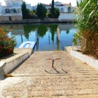 Casa de pescador adosada con amarre y garaje en los canales de Empuriabrava, Costa Brava